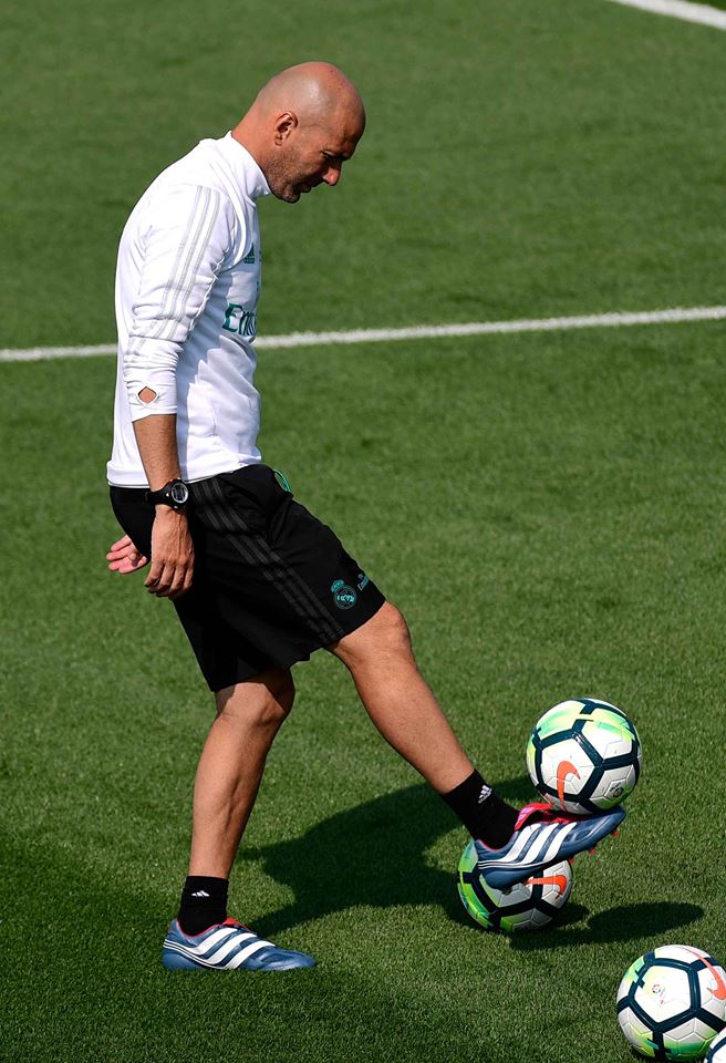 Zin dine Zidane Trains in Adidas Predator Precision Boots Footy